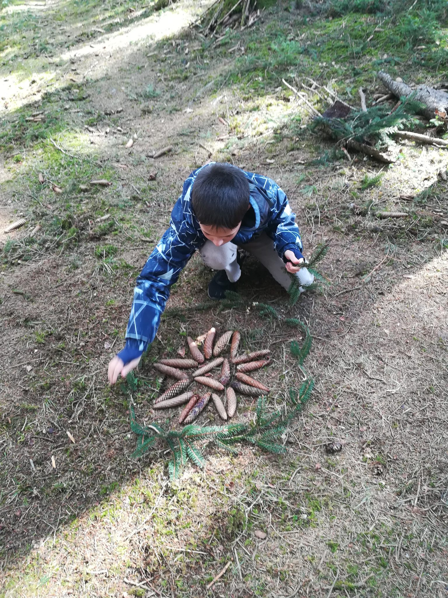 Mandala aus Naturmaterialien legen – Gnadenkirche Dachau